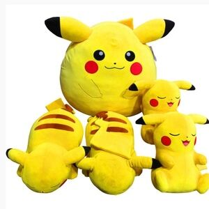 Pokémon Pikachu Plush Bundle – BRAND NEW (1 Giant + 4 Regular)